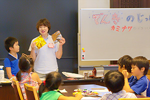 2010年科学あそび「でんきのじっけん!」の様子